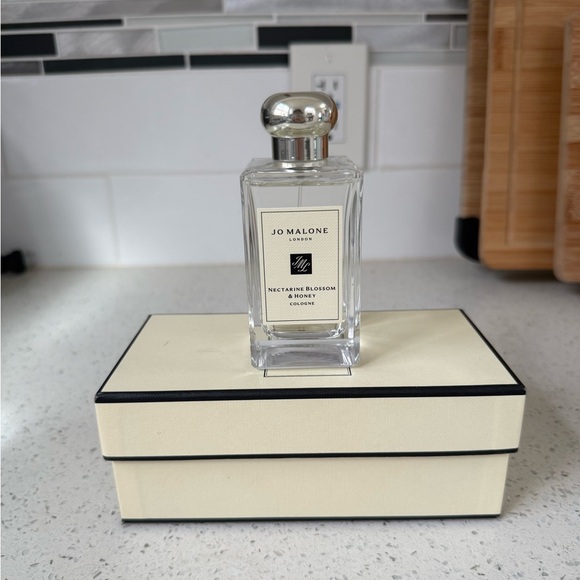 Jo Malone London Nectarine Blossom & Honey Cologne - Picture 3 of 6